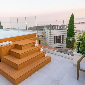 naxi-suites.taorminaitalyhotels.com/